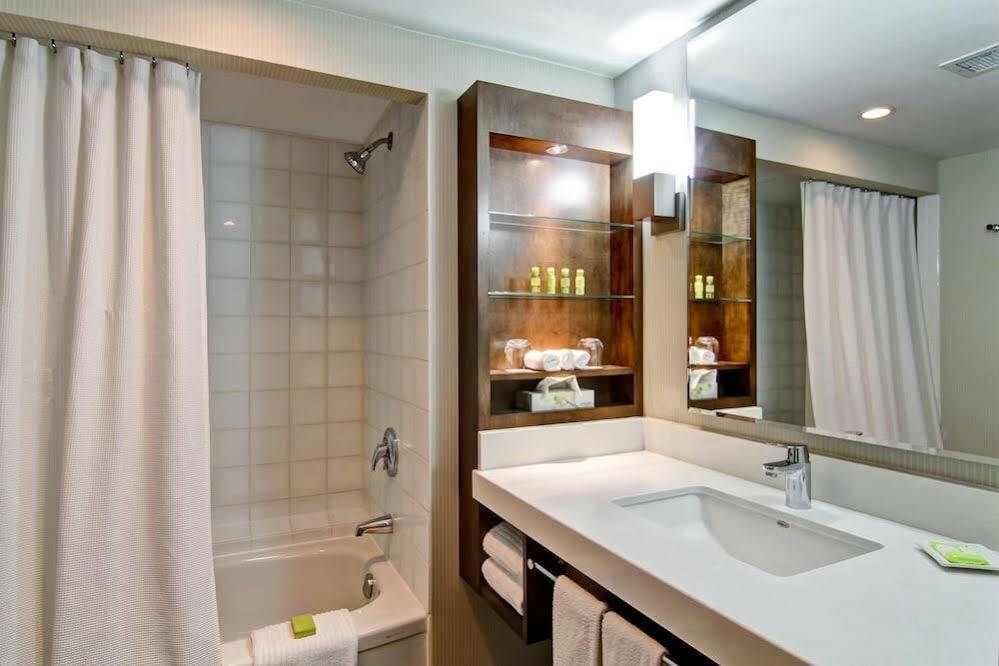 Delta By Marriott East 4*
